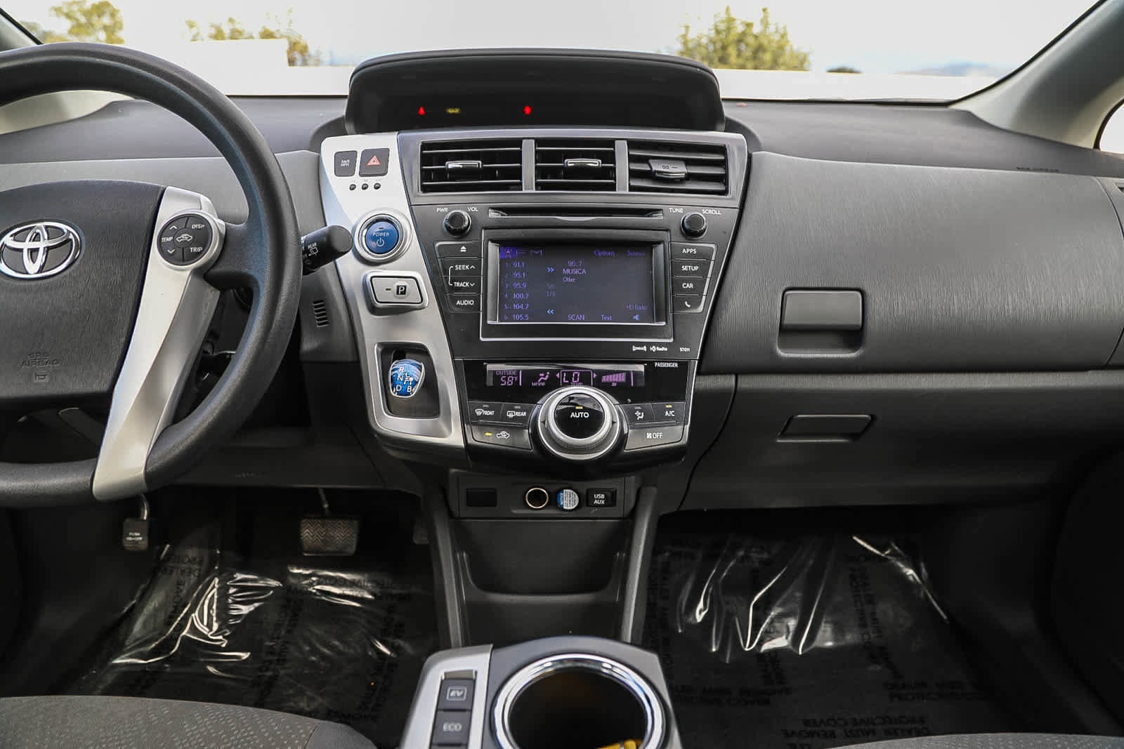 Thumbnail: 2013 Toyota Prius v - 13