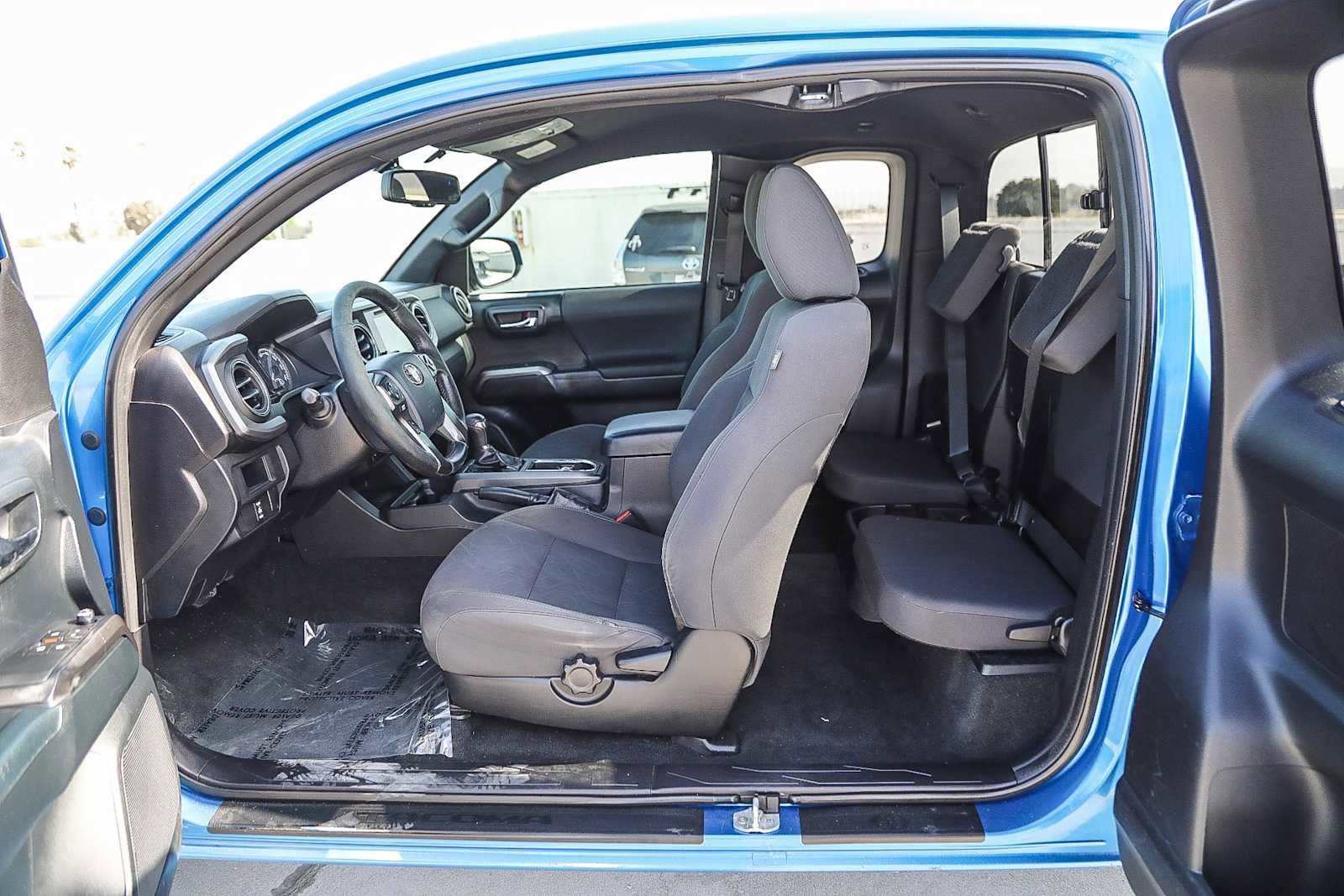 Thumbnail: 2016 Toyota Tacoma - 17