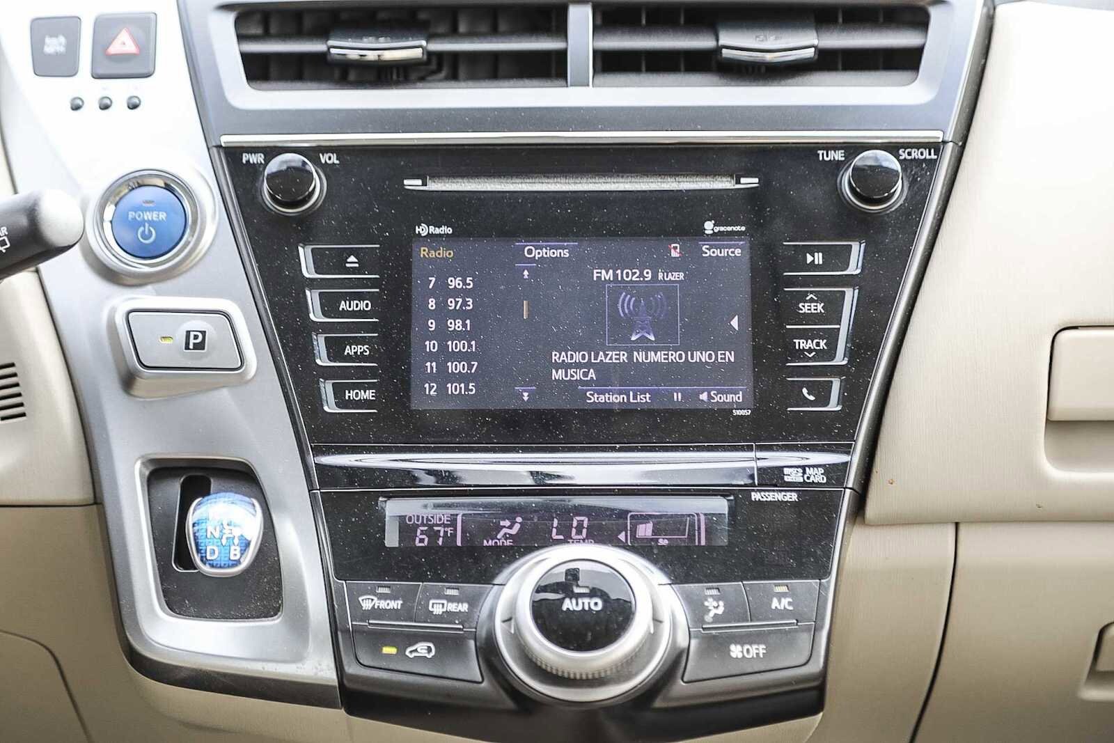 Thumbnail: 2015 Toyota Prius v - 14