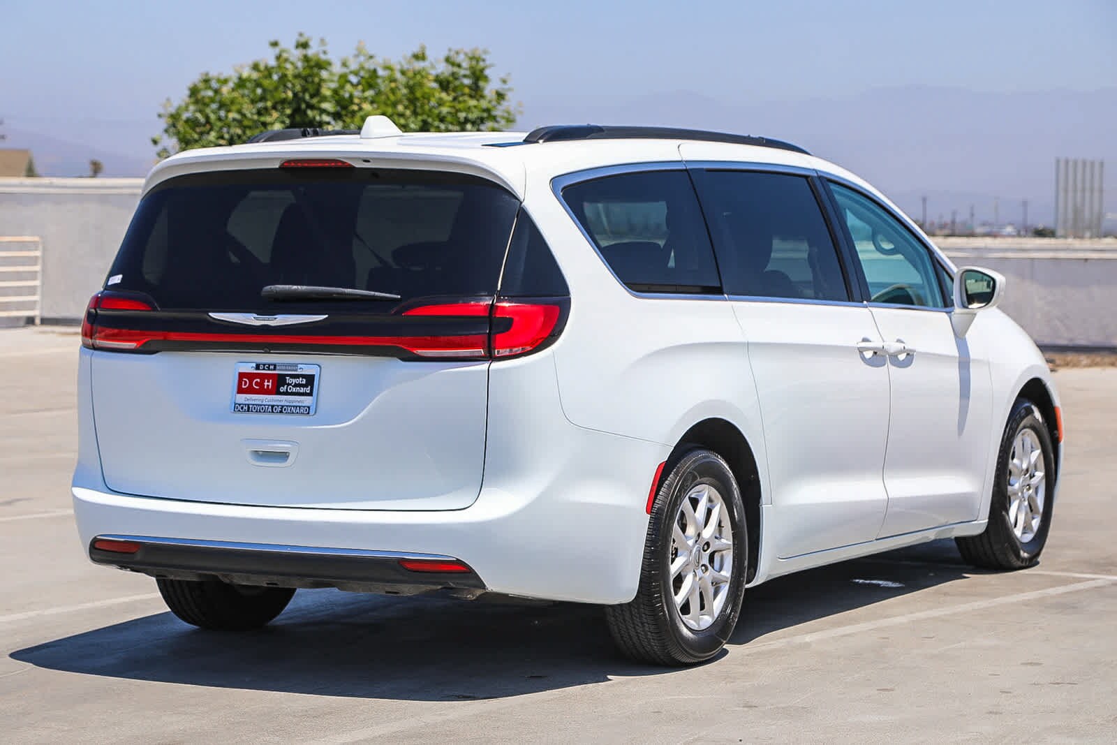 Thumbnail: 2022 Chrysler Pacifica - 4