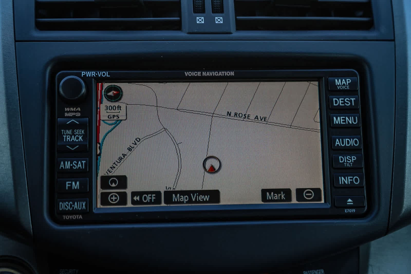 Thumbnail: 2011 Toyota RAV4 - 22
