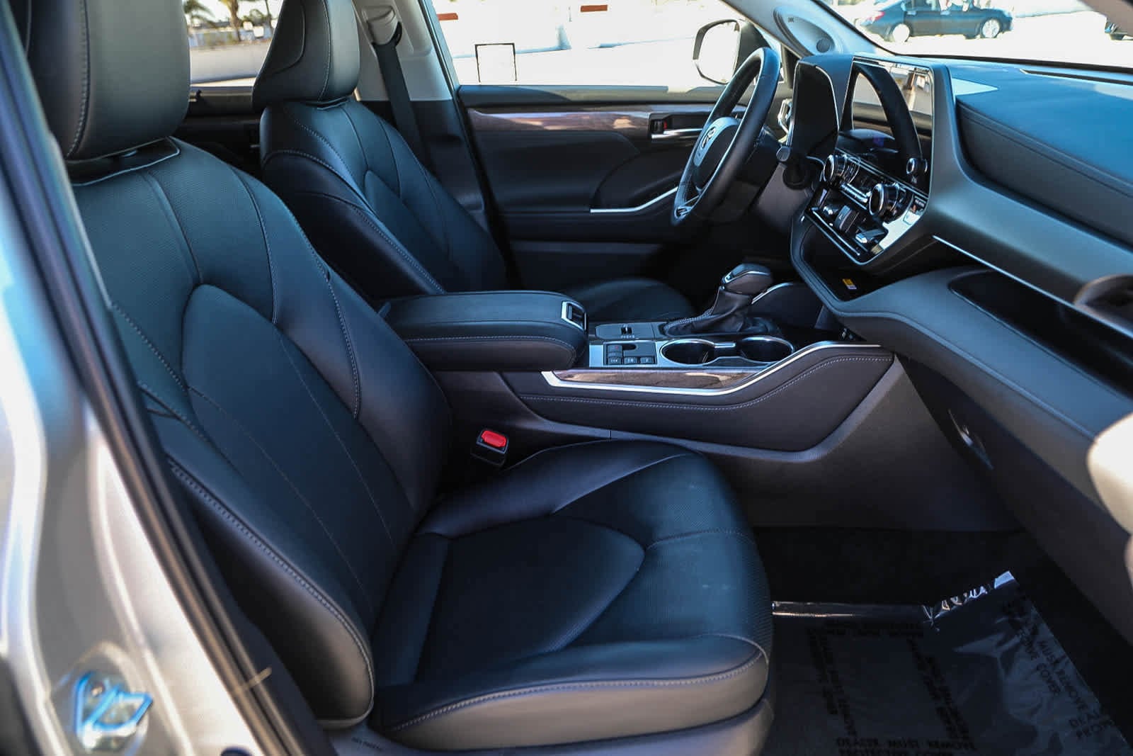 Thumbnail: 2024 Toyota Highlander - 16