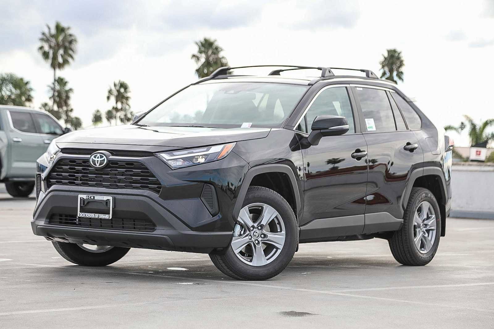 2025 Toyota RAV4 XLE's photo