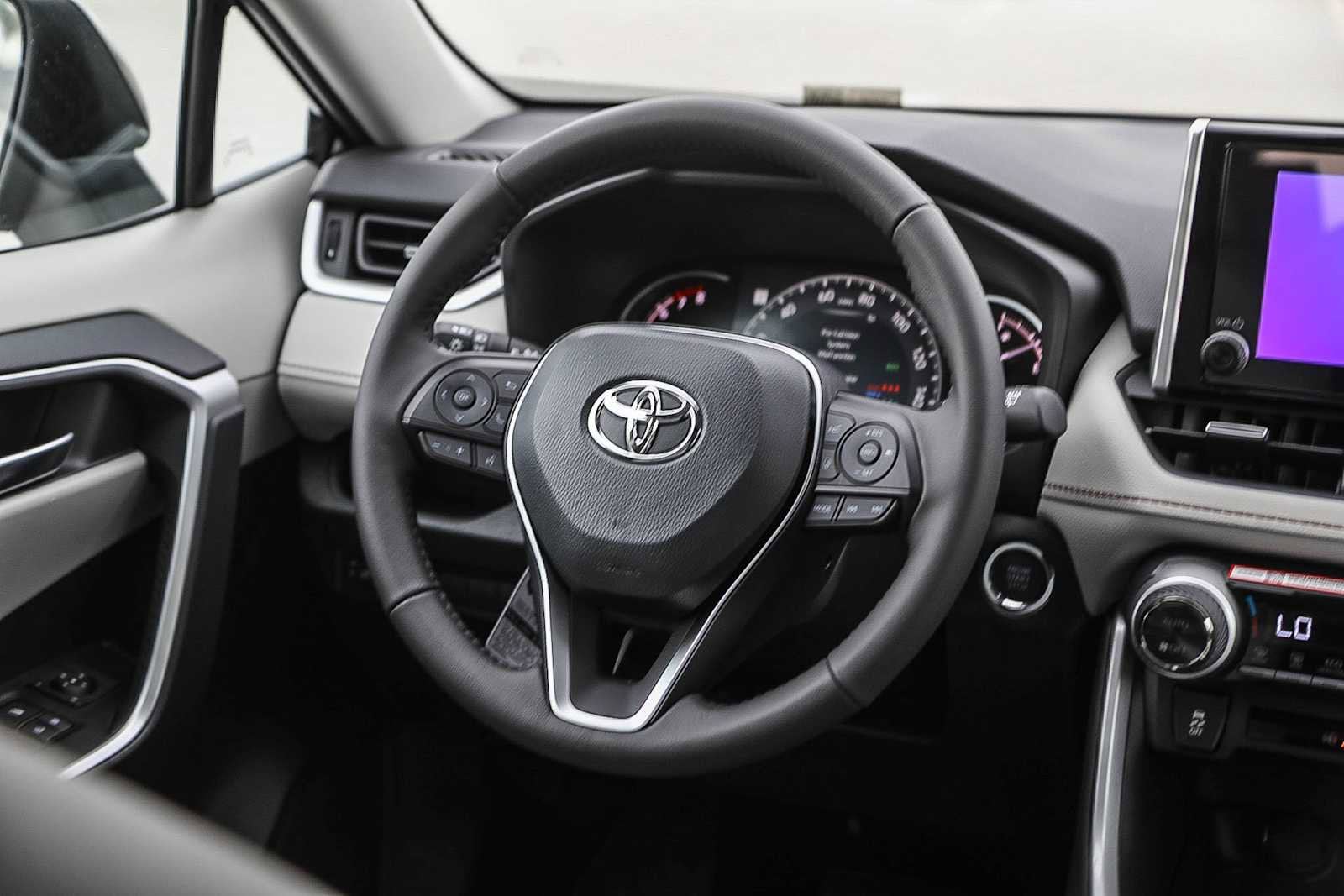 Thumbnail: 2025 Toyota RAV4 - 17