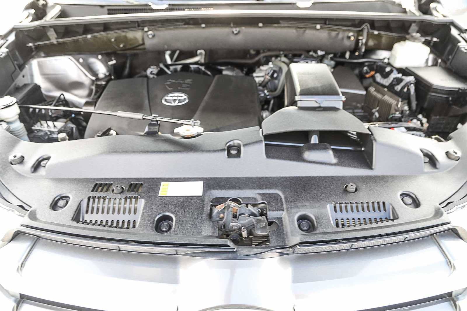 Thumbnail: 2019 Toyota Highlander - 24