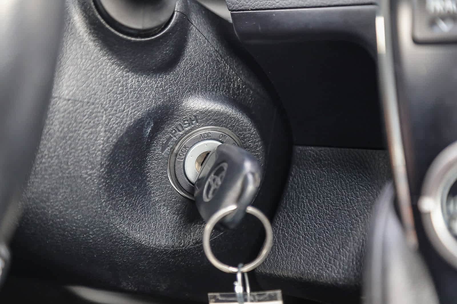 Thumbnail: 2012 Toyota Camry - 23