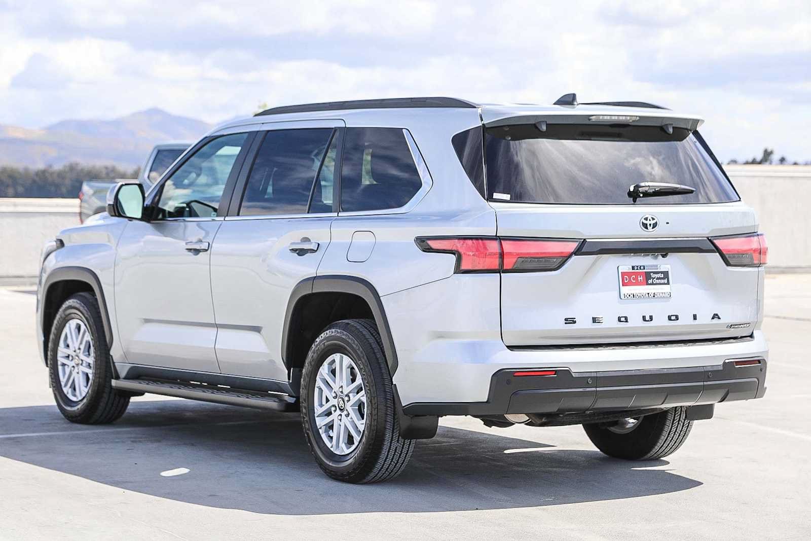 2025 Toyota Sequoia SR5 - Photo 8