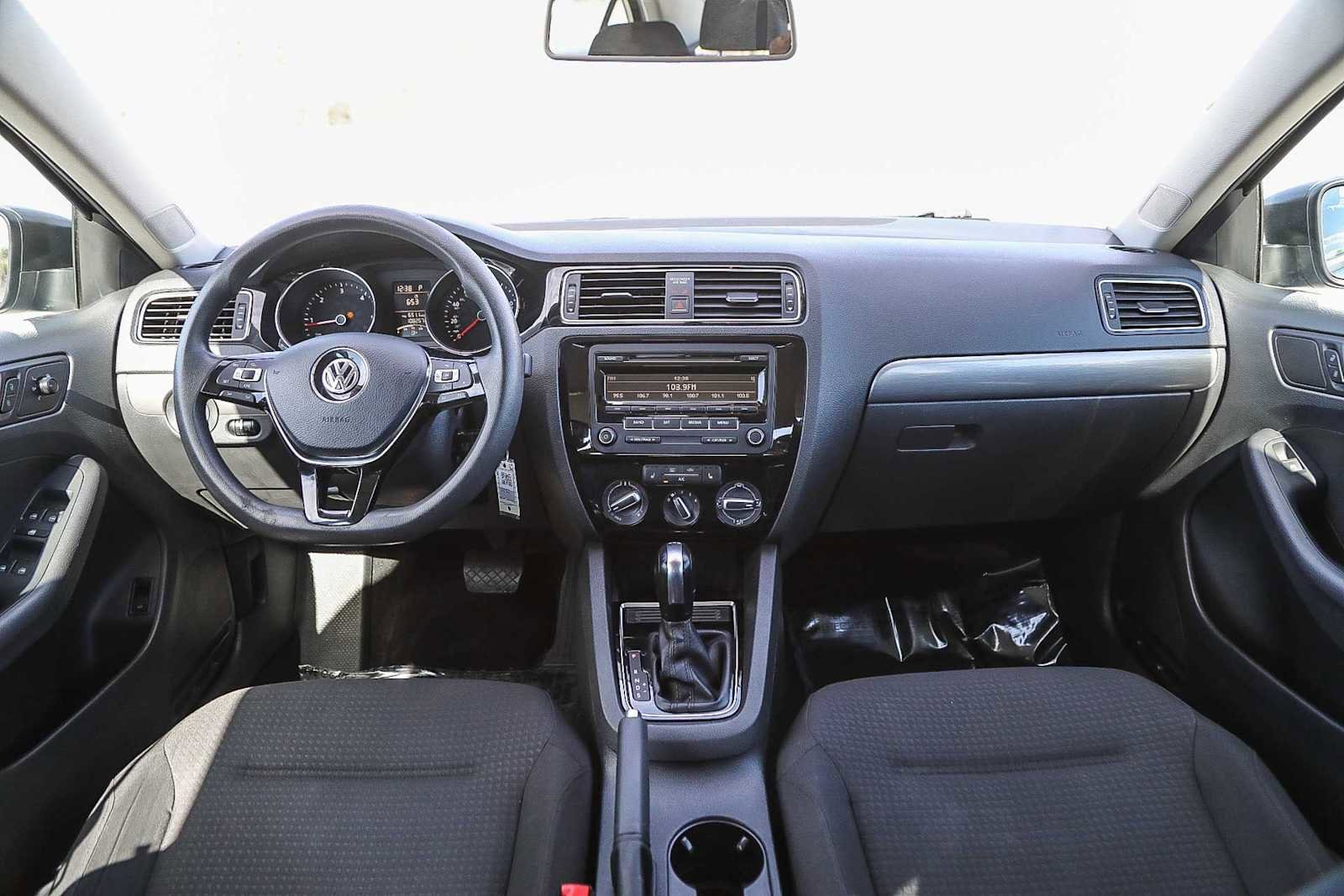 Thumbnail: 2015 Volkswagen Jetta - 12