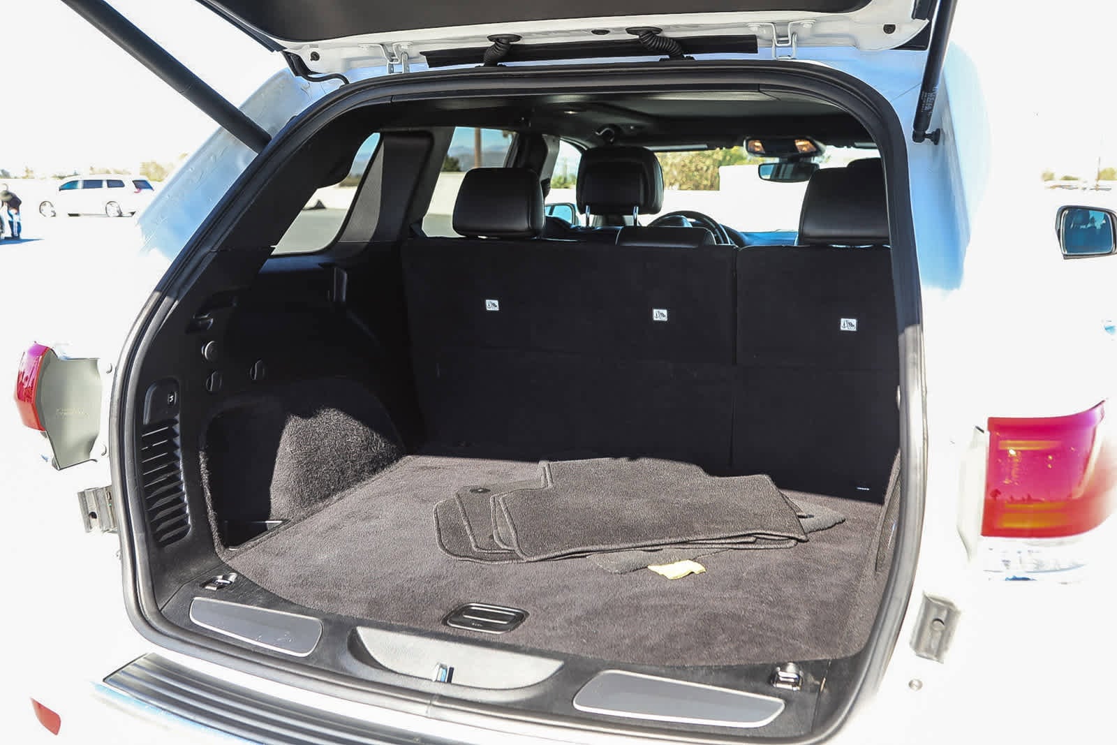 Thumbnail: 2020 Jeep Grand Cherokee - 25