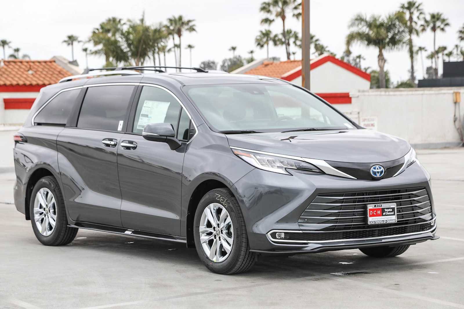2025 Toyota Sienna Limited 3