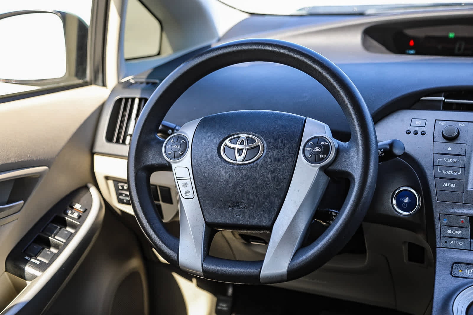 Thumbnail: 2014 Toyota Prius - 14