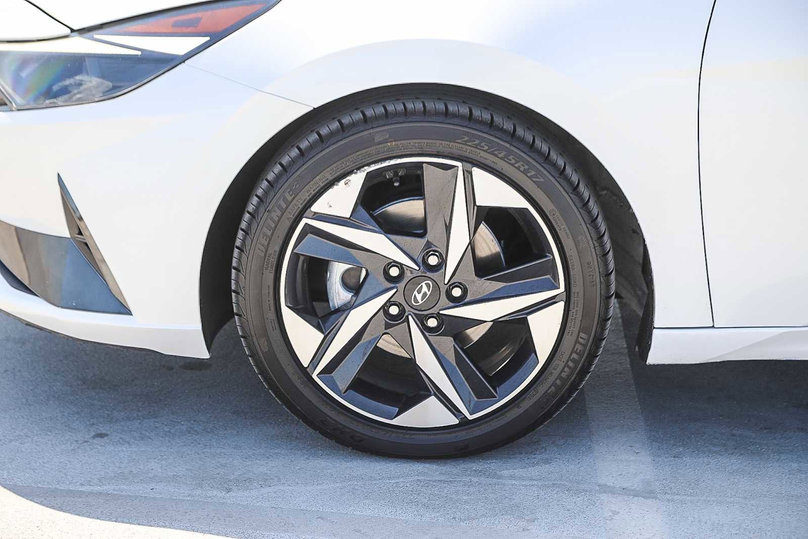 Thumbnail: 2022 Hyundai Elantra - 9