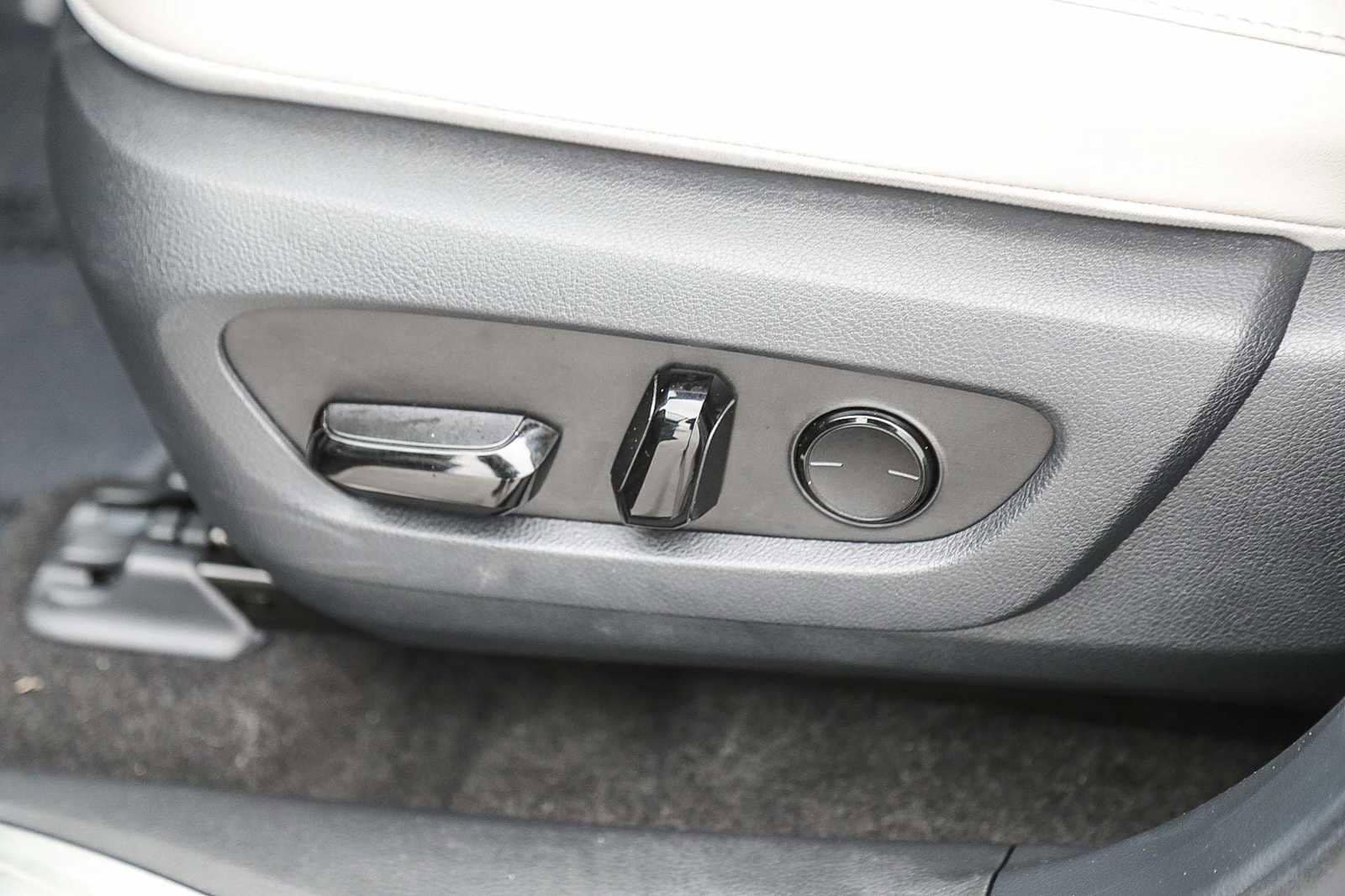 Thumbnail: 2023 Lexus RX - 19