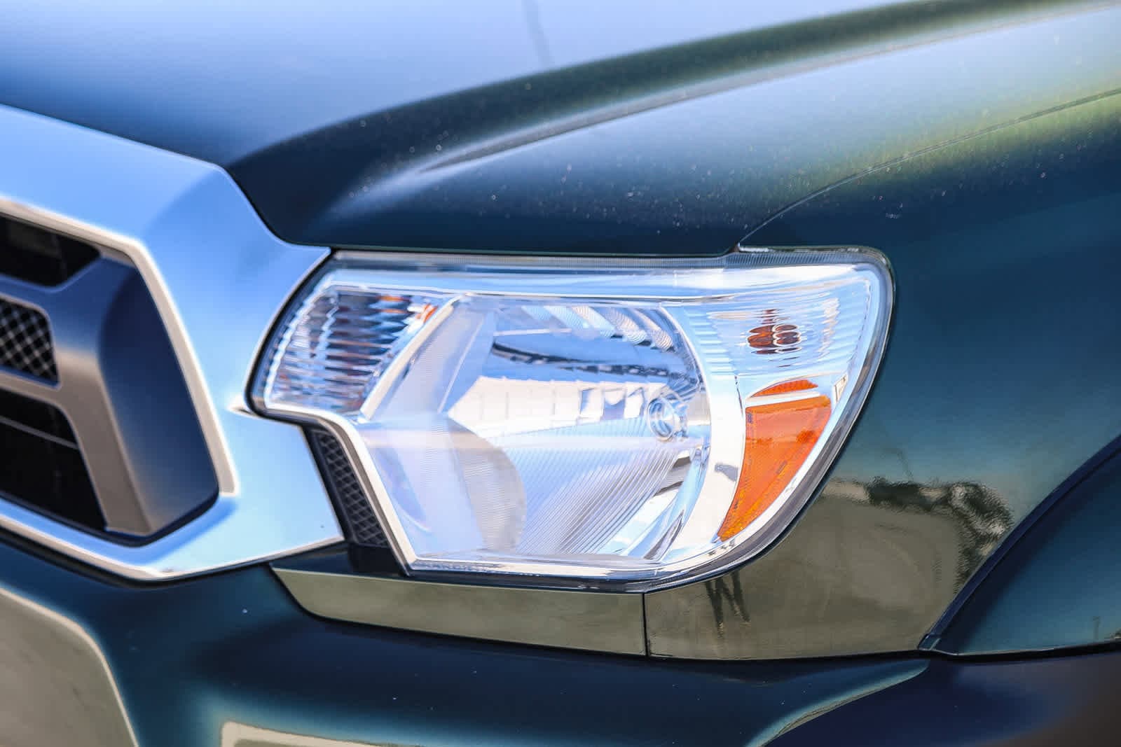 Thumbnail: 2013 Toyota Tacoma - 8