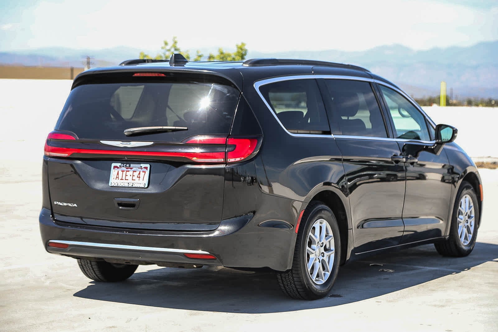 Thumbnail: 2022 Chrysler Pacifica - 5