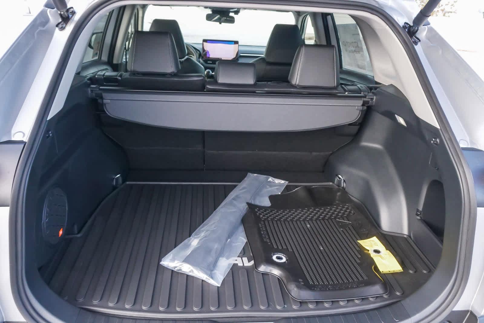 Thumbnail: 2025 Toyota RAV4 - 12