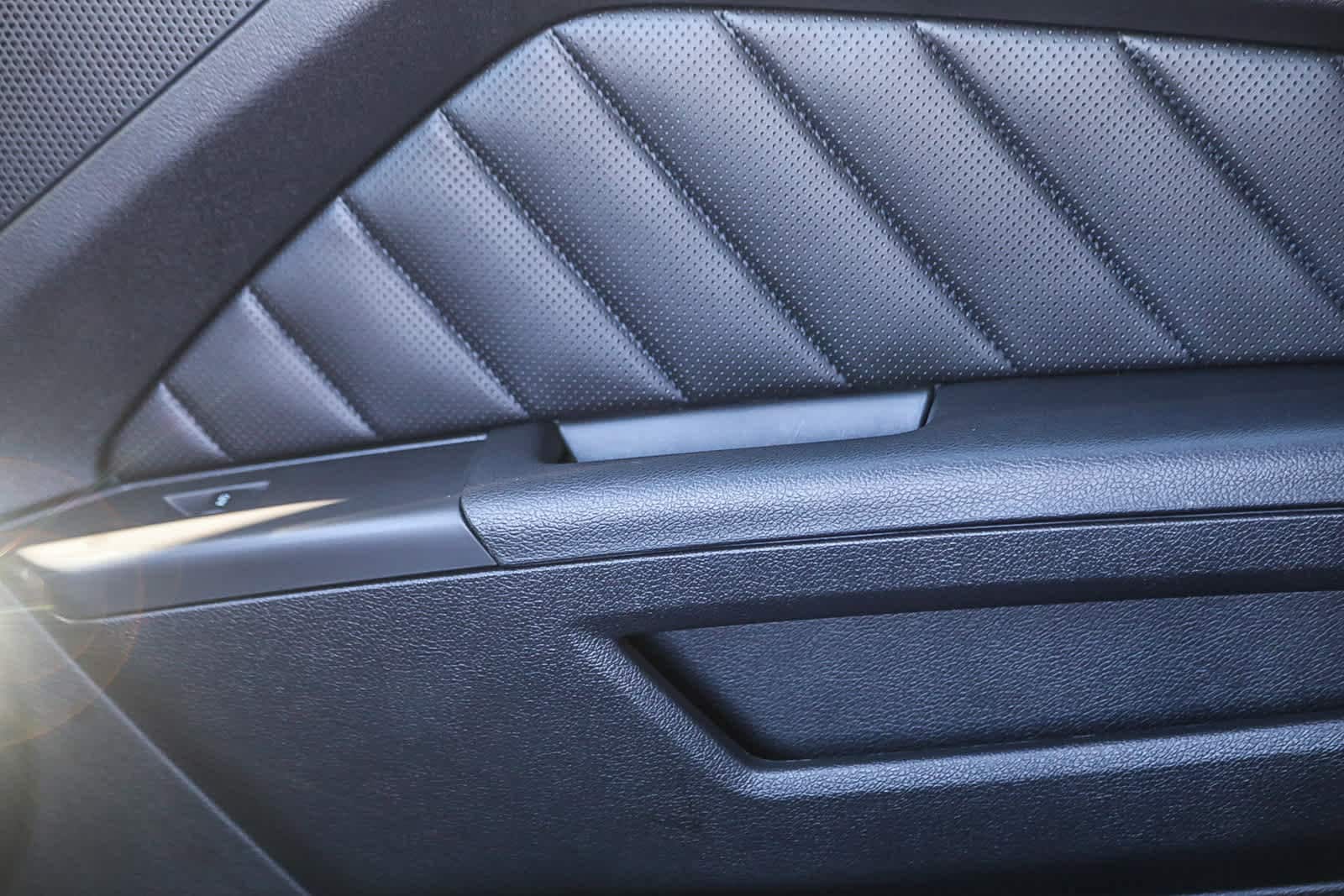 Thumbnail: 2011 Ford Mustang - 22