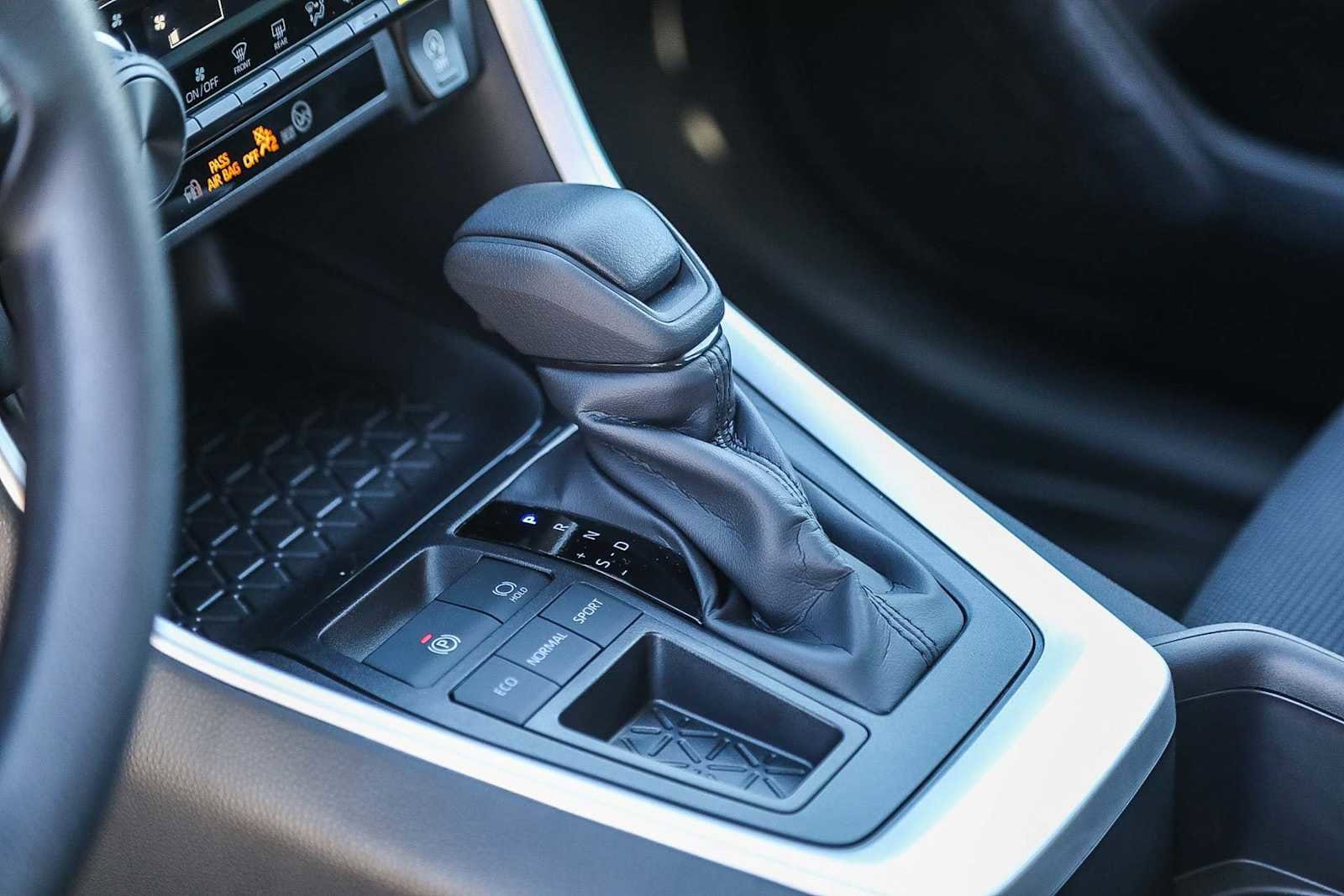 Thumbnail: 2025 Toyota RAV4 - 20