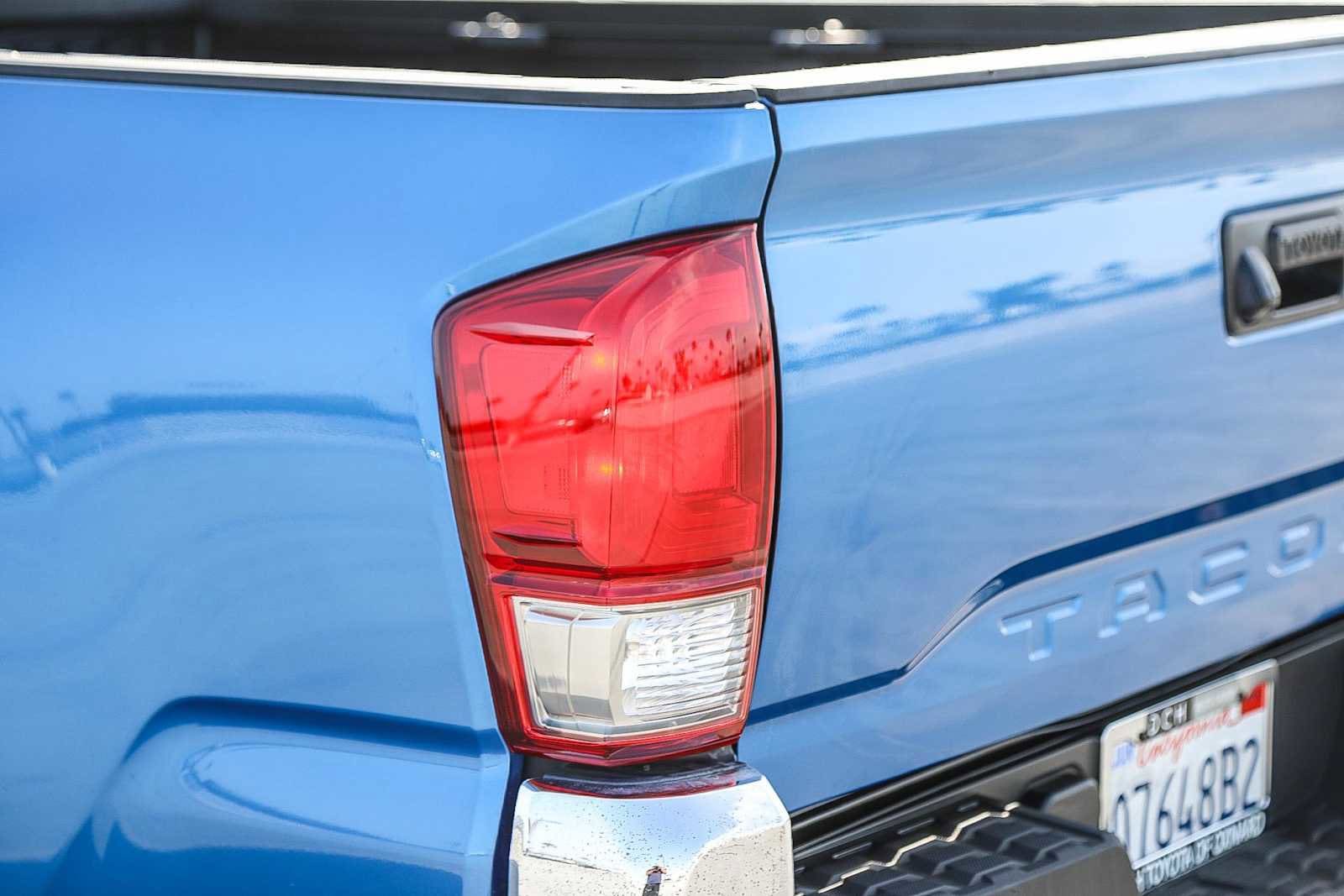 Thumbnail: 2016 Toyota Tacoma - 8