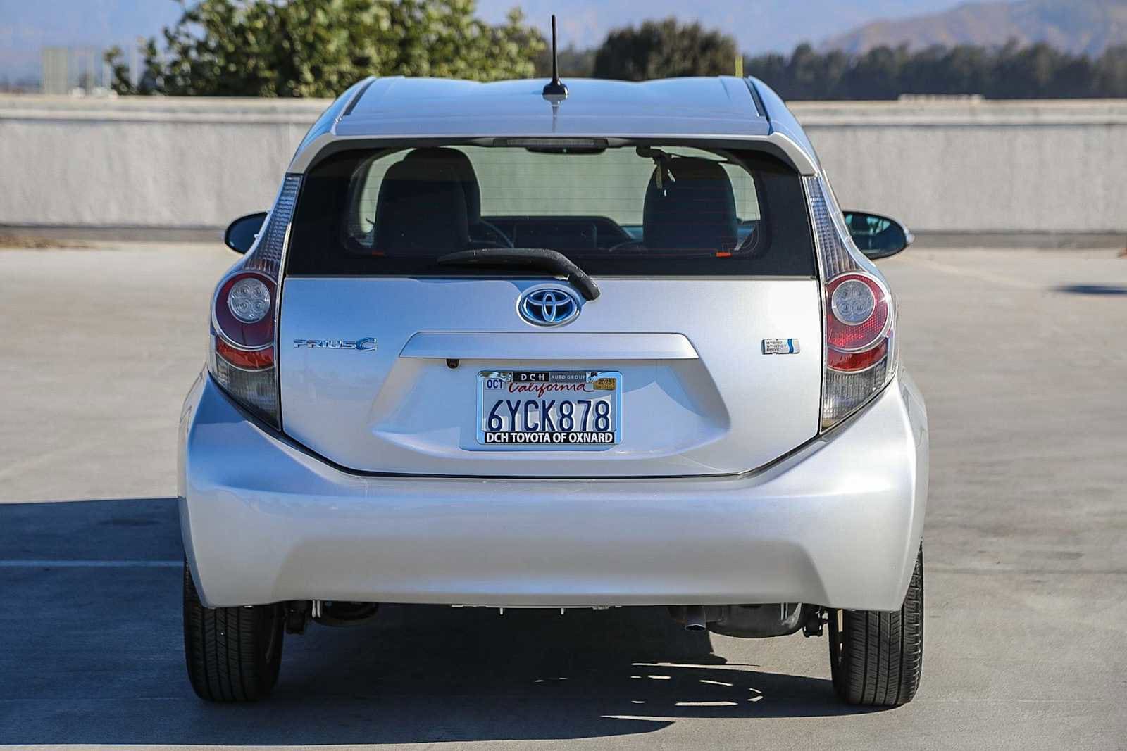 Thumbnail: 2012 Toyota Prius c - 6