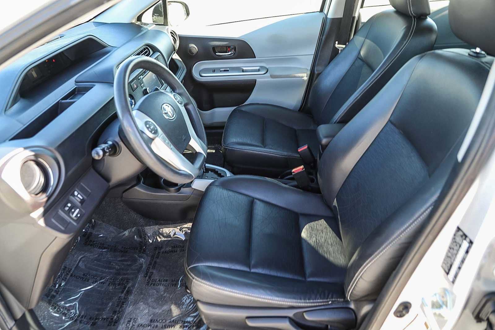 Thumbnail: 2012 Toyota Prius c - 17