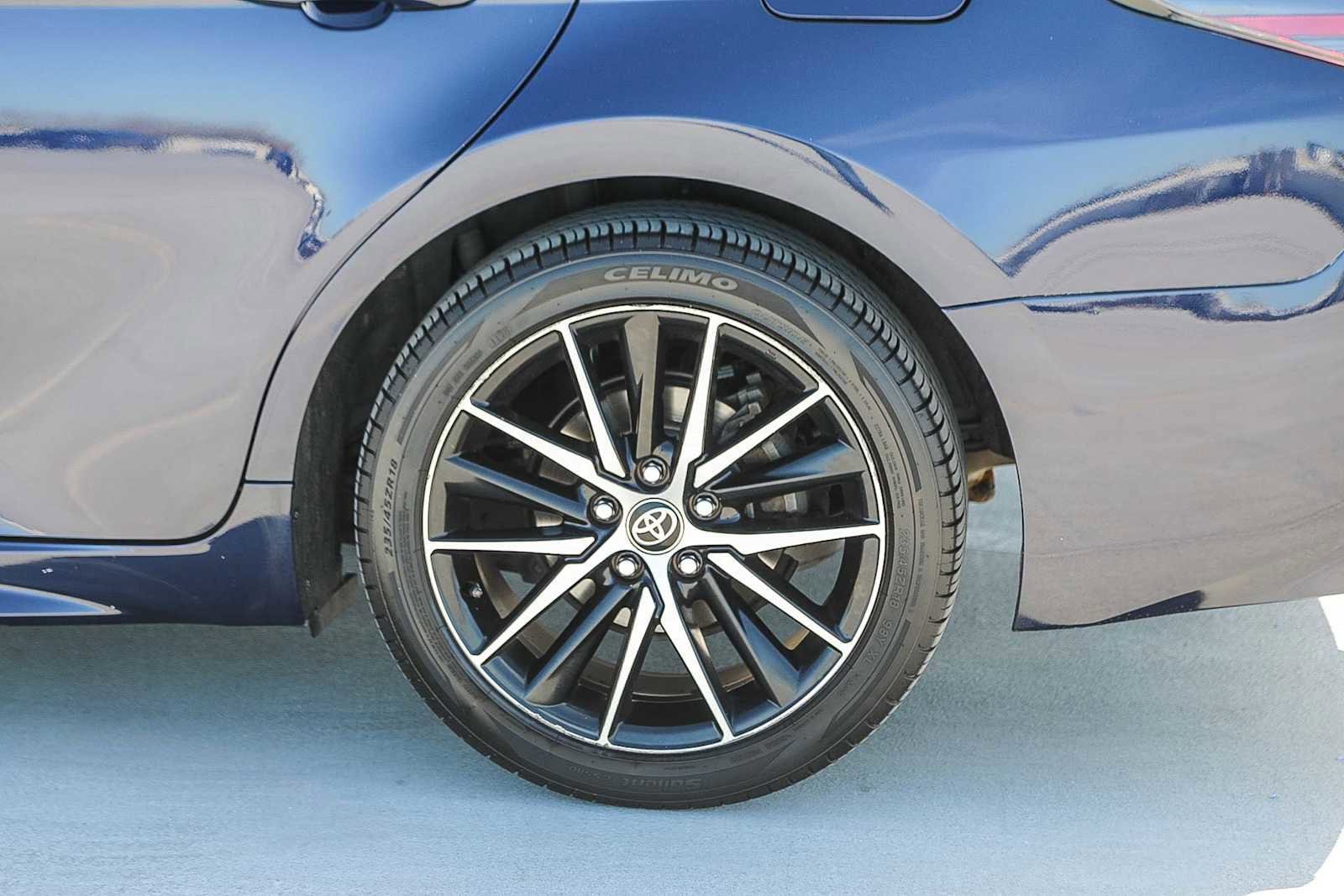 Thumbnail: 2022 Toyota Camry - 12