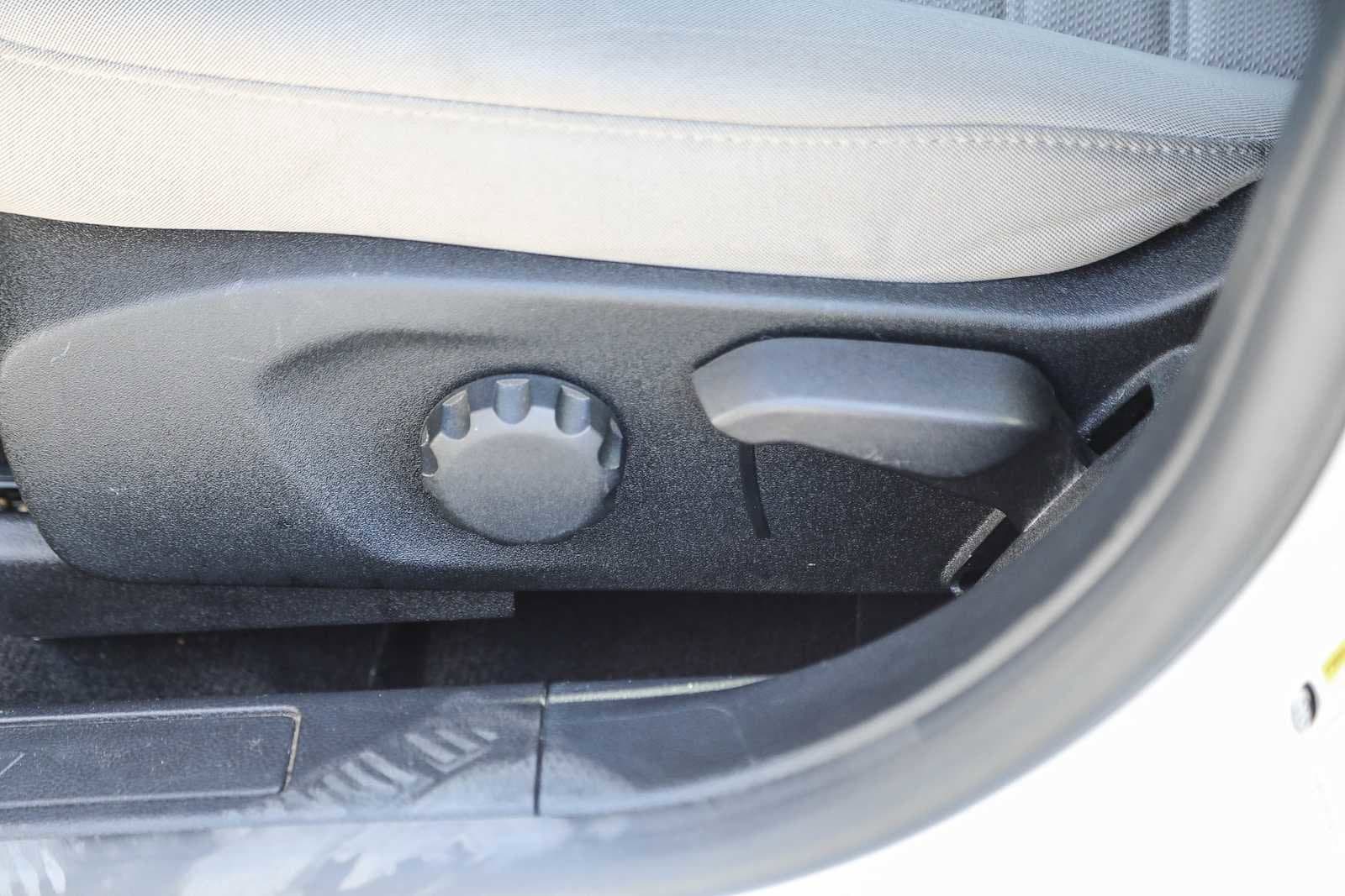 2019 Ford Fusion S 17