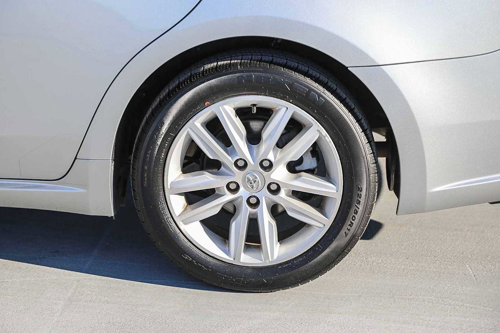 Thumbnail: 2015 Toyota Avalon - 11