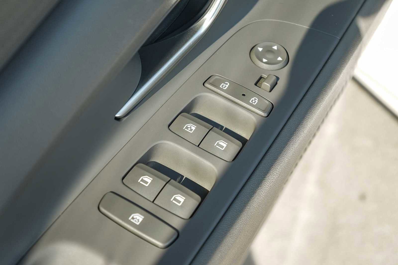 Thumbnail: 2023 Hyundai Elantra - 23