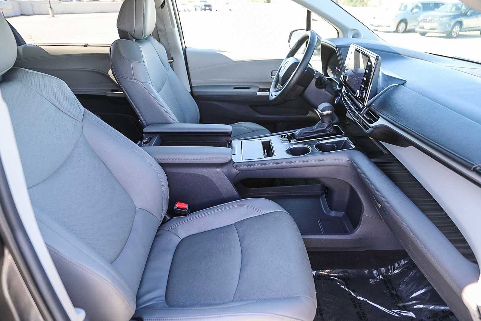 Thumbnail: 2024 Toyota Sienna - 17