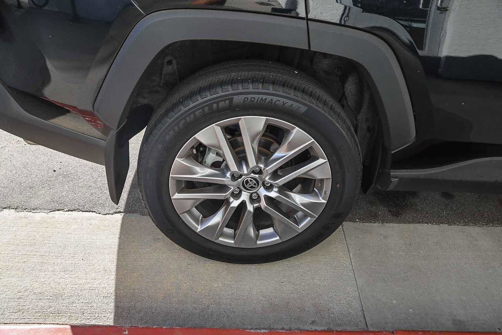 Thumbnail: 2022 Toyota RAV4 - 12