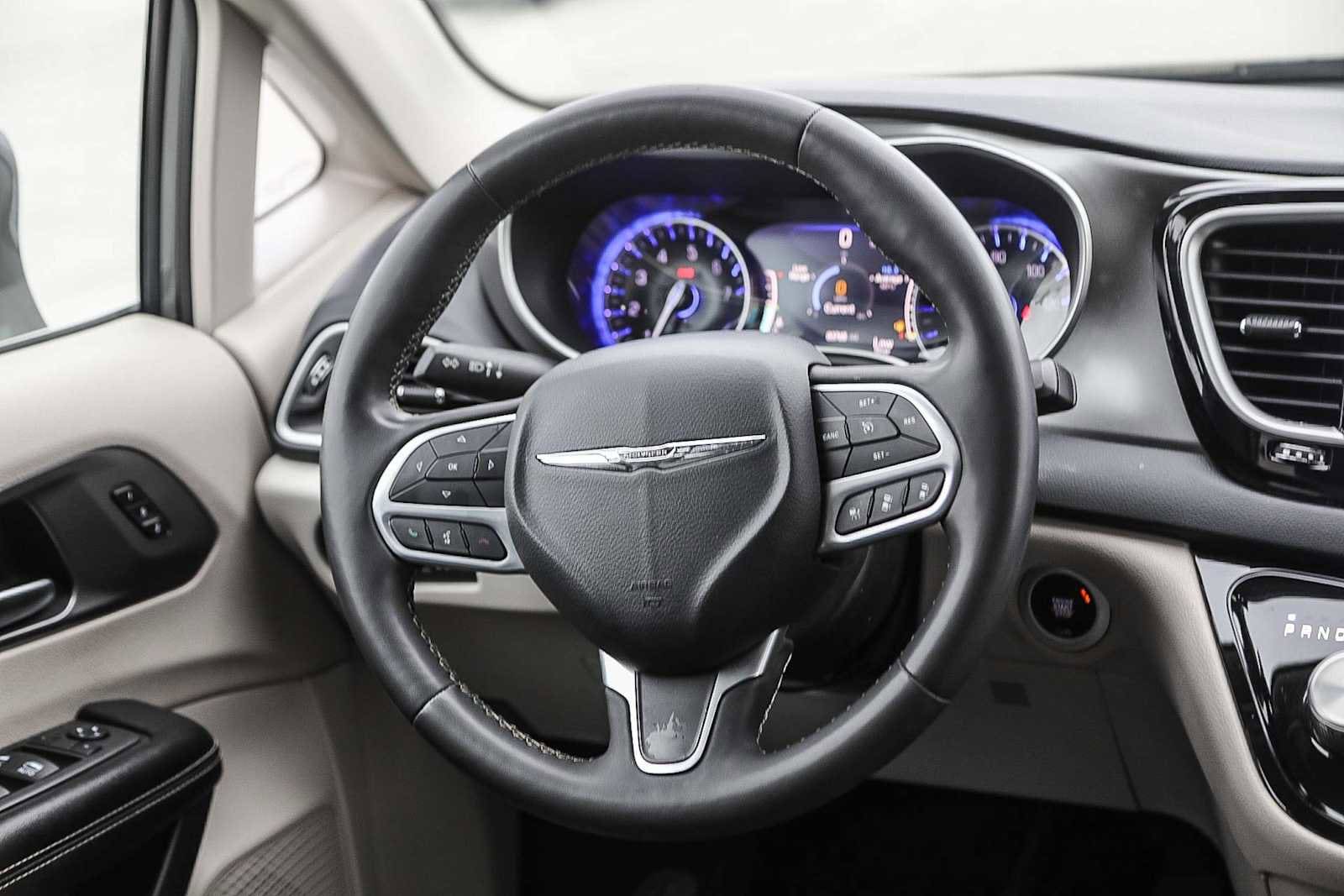 Thumbnail: 2022 Chrysler Pacifica - 15