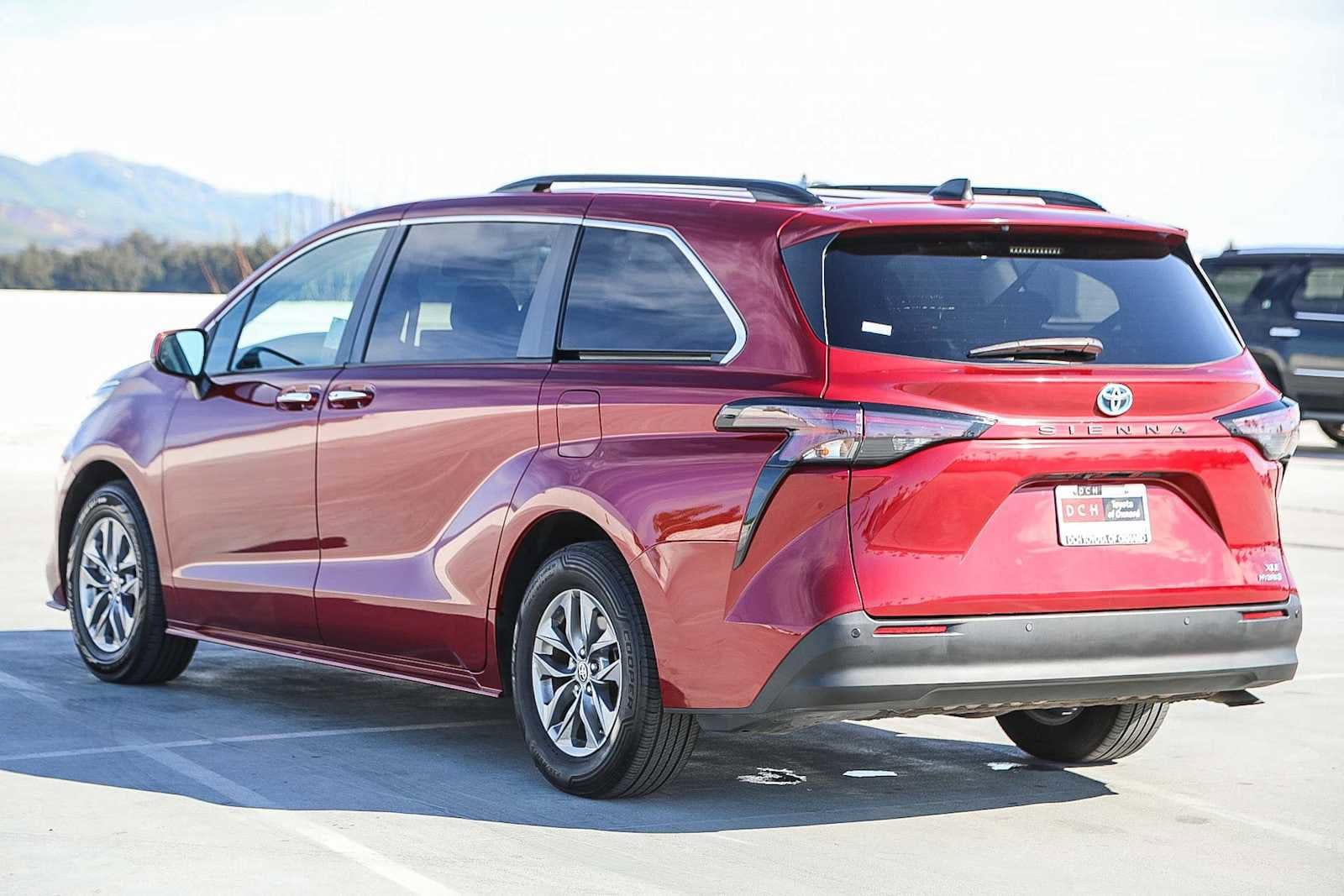 Thumbnail: 2023 Toyota Sienna - 7