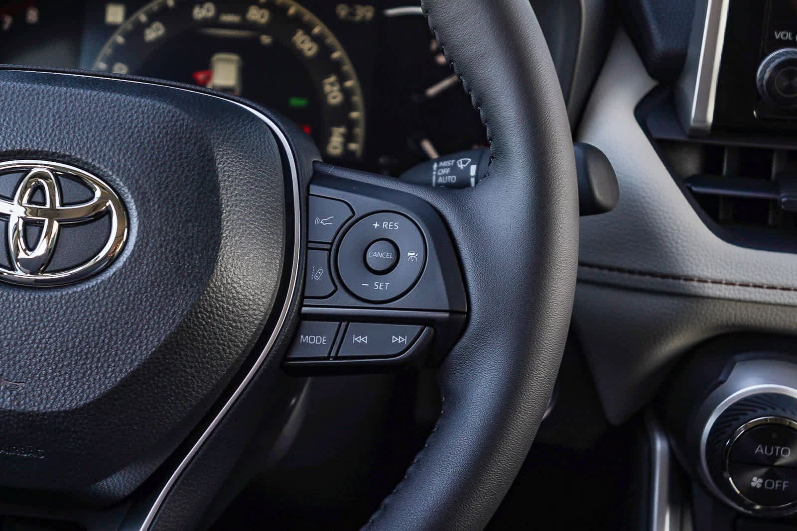 Thumbnail: 2025 Toyota RAV4 - 21