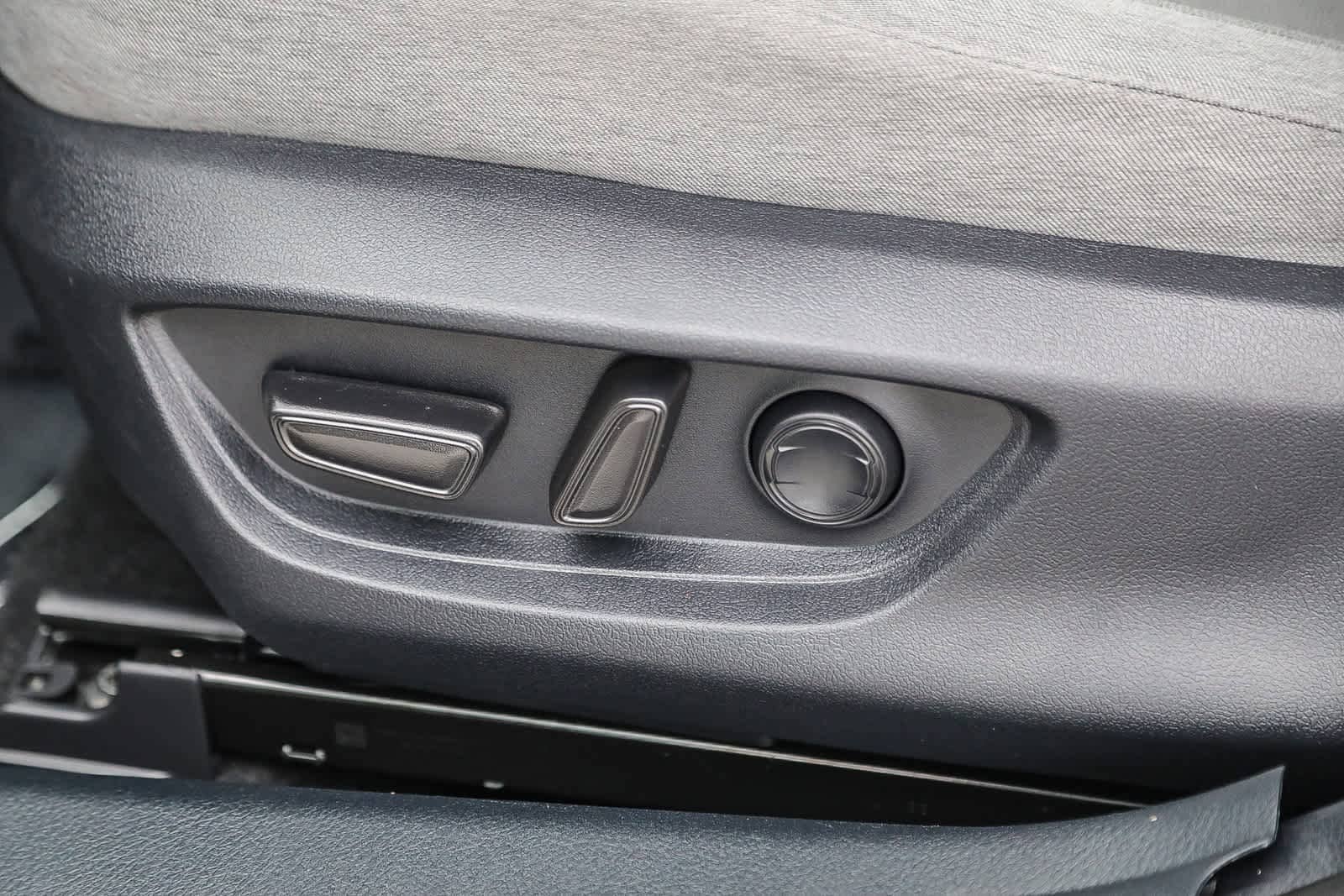 Thumbnail: 2025 Toyota Camry - 18