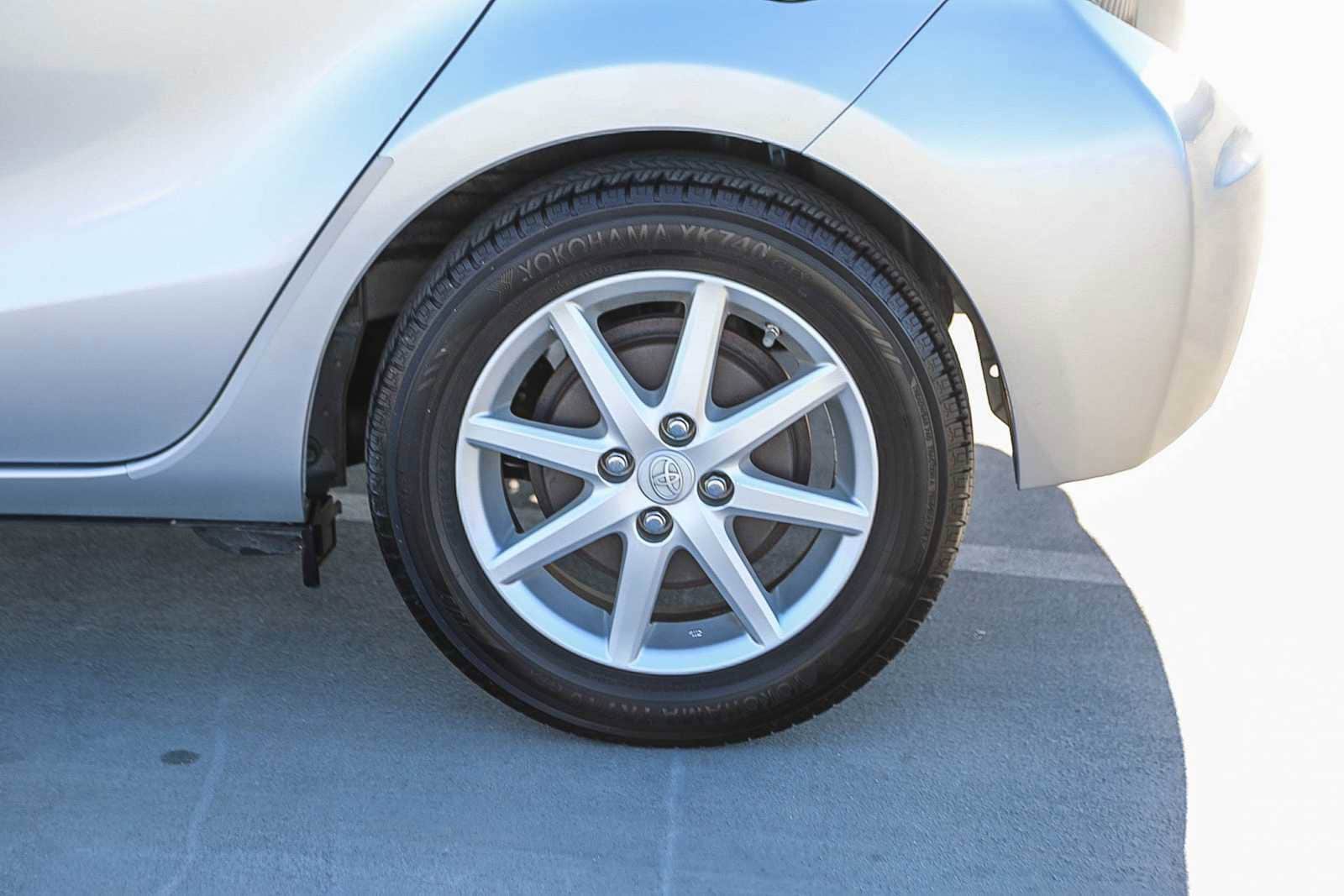 Thumbnail: 2012 Toyota Prius c - 11