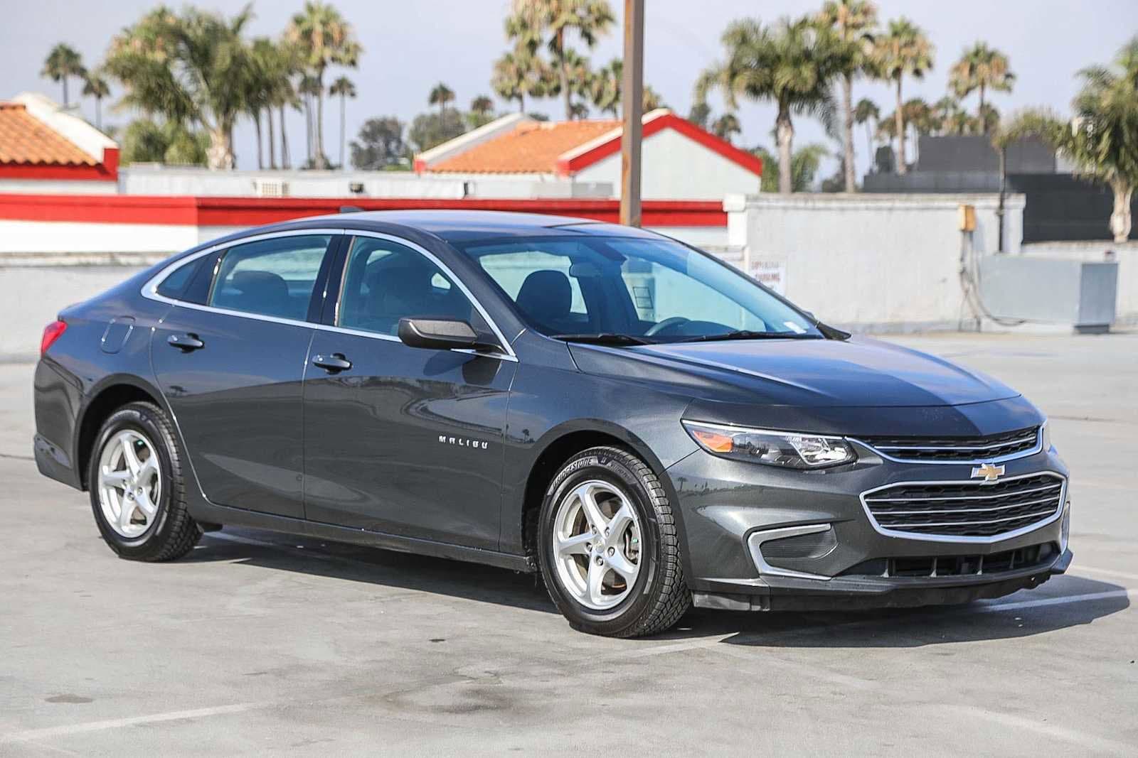 Thumbnail: 2018 Chevrolet Malibu - 3