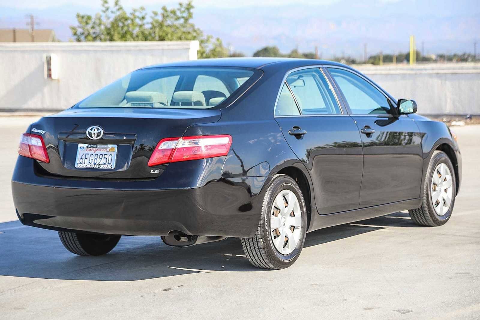 2009 Toyota Camry LE photo 4