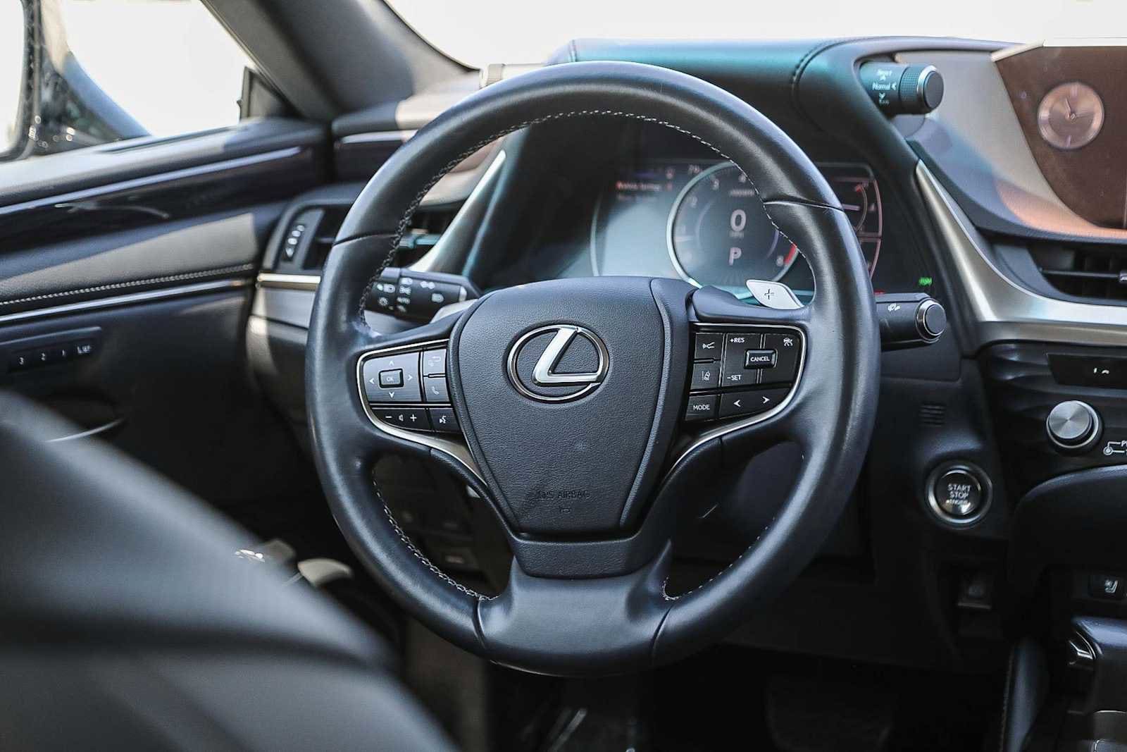 Thumbnail: 2021 Lexus ES - 14
