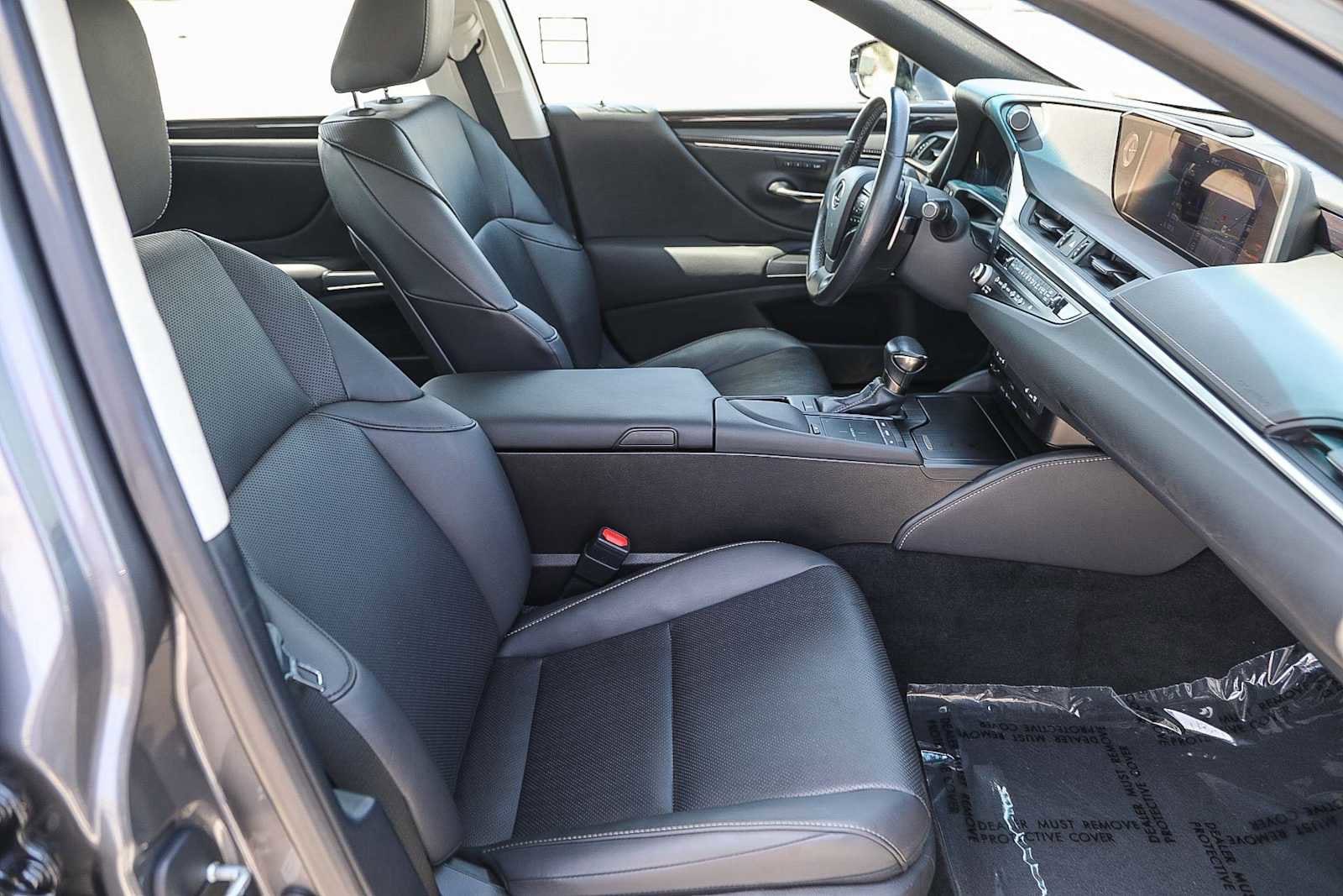 Thumbnail: 2021 Lexus ES - 15