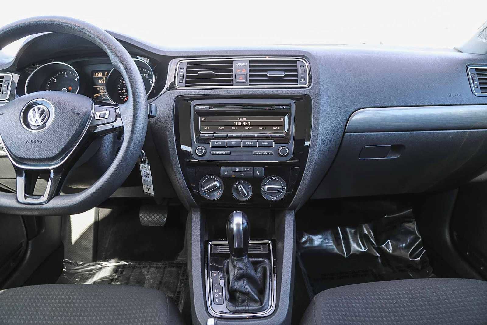 Thumbnail: 2015 Volkswagen Jetta - 13