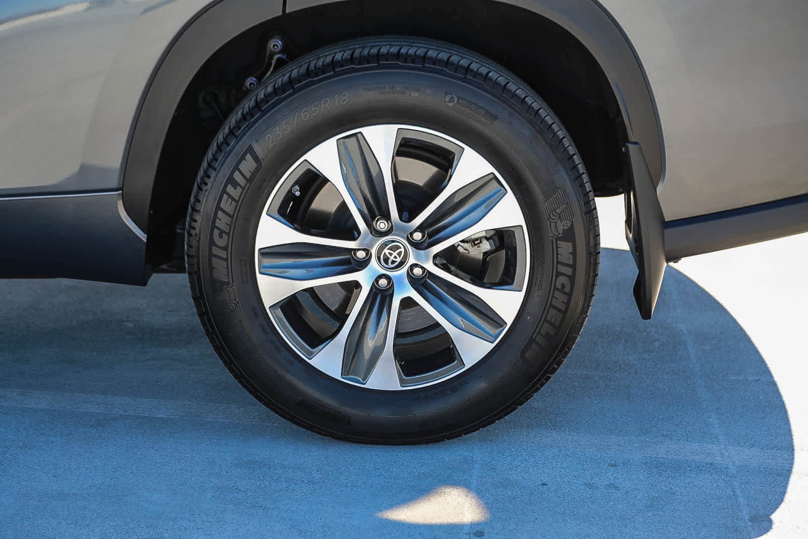 Thumbnail: 2023 Toyota Highlander - 11