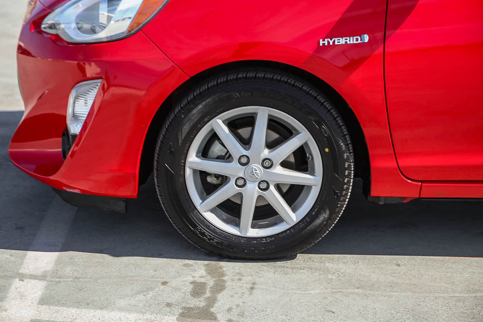 Thumbnail: 2015 Toyota Prius c - 10