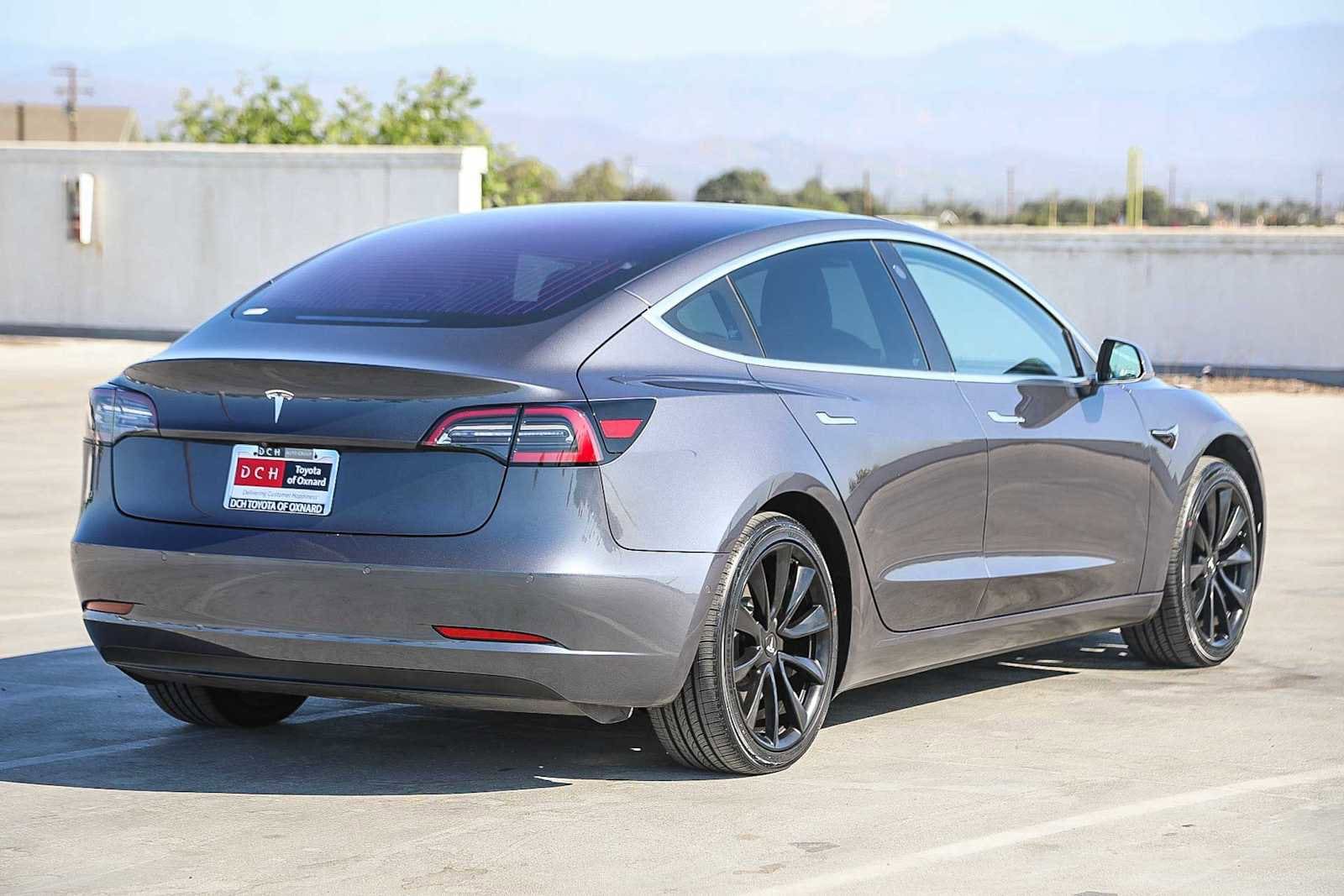Thumbnail: 2018 Tesla Model 3 - 4