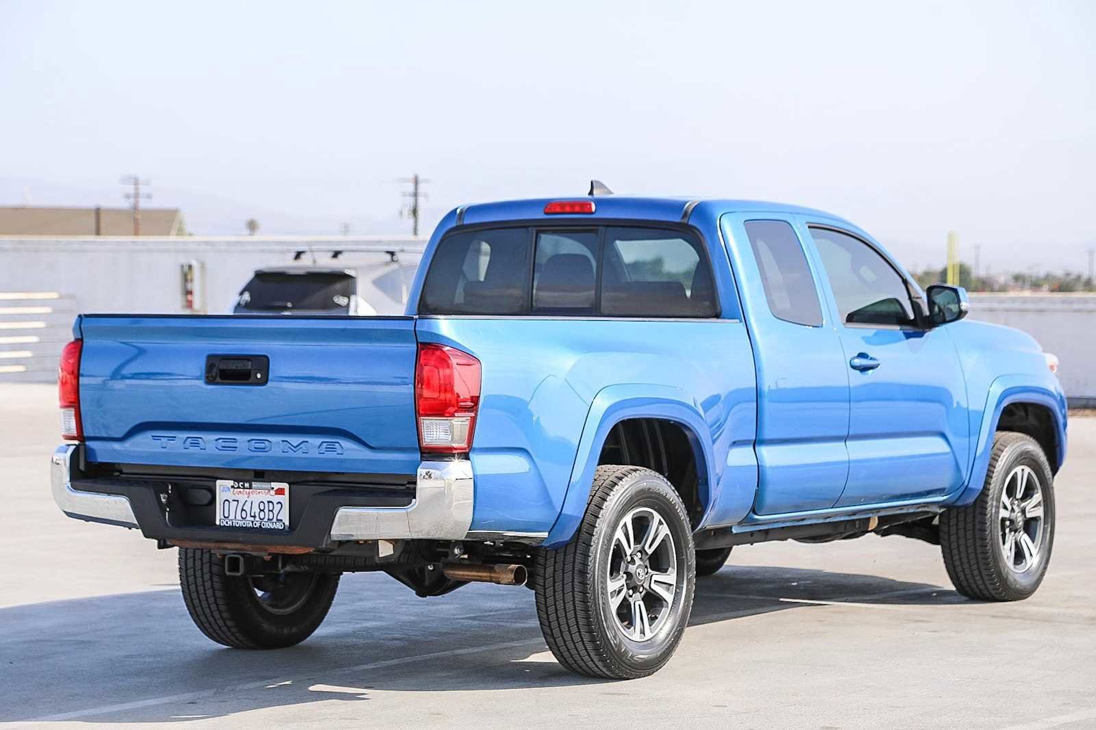 Thumbnail: 2016 Toyota Tacoma - 4