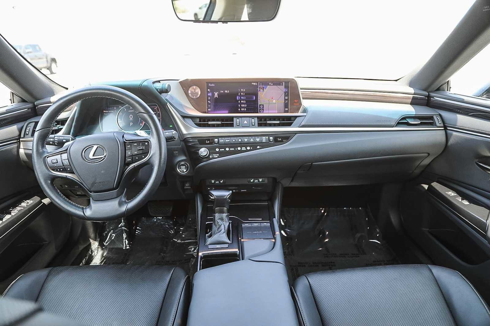 Thumbnail: 2021 Lexus ES - 11