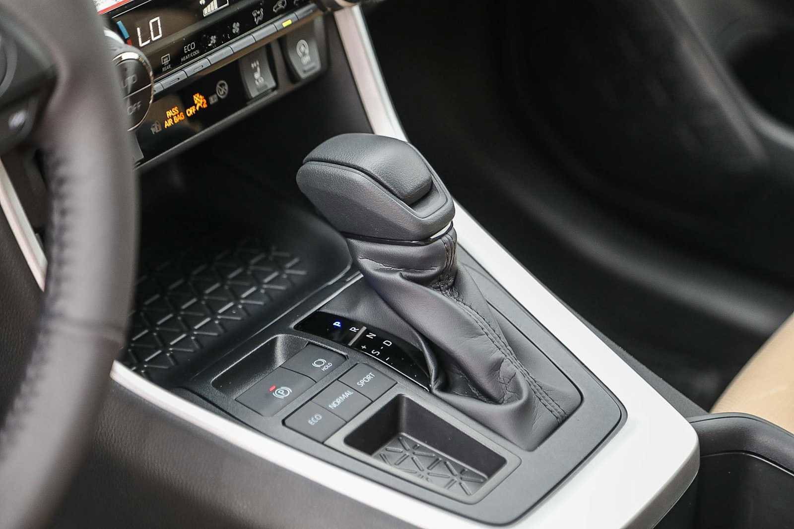 Thumbnail: 2025 Toyota RAV4 - 22