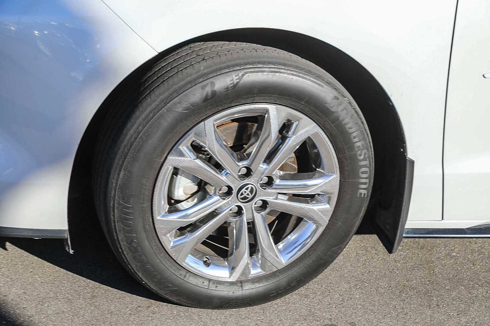 Thumbnail: 2022 Toyota Sienna - 8