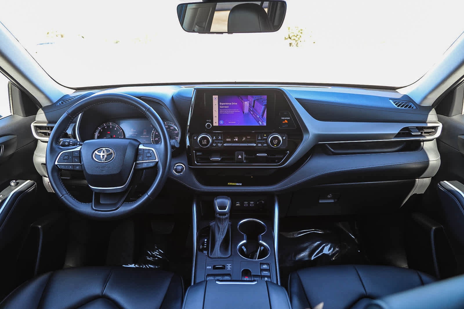 Thumbnail: 2023 Toyota Highlander - 12