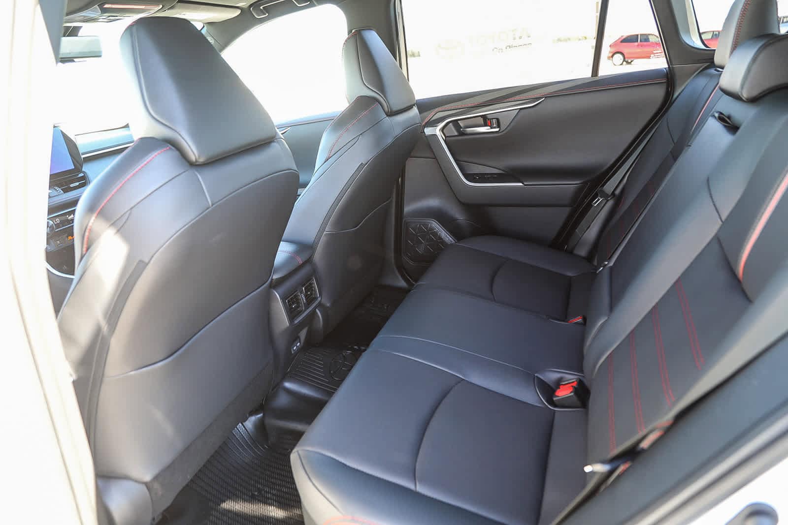 Thumbnail: 2025 Toyota RAV4 - 20